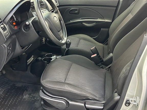 Kia Picanto 4 of 12