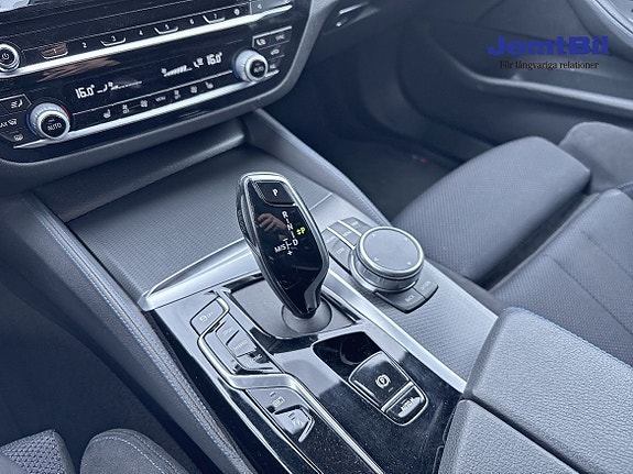 BMW 530e 12 of 16