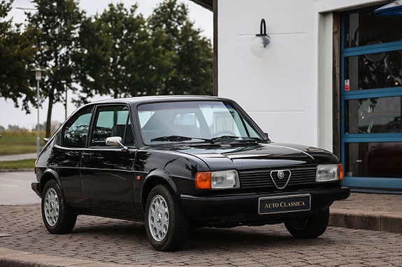 Alfa Romeo Alfasud 2 of 17