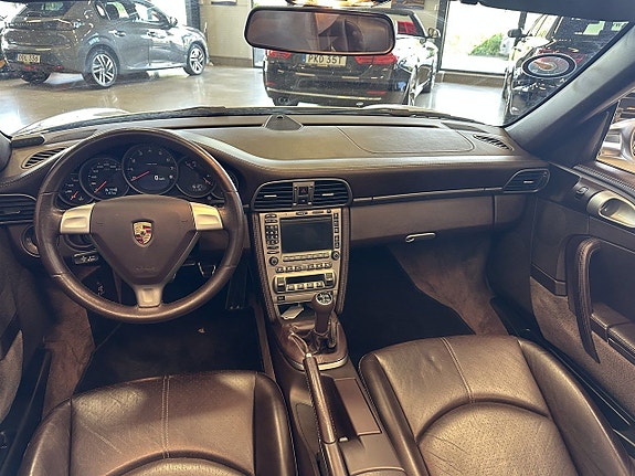 Porsche 911 Carrera 16 of 22