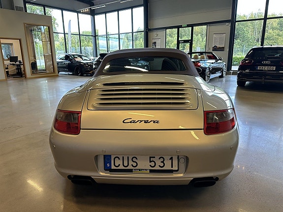 Porsche 911 Carrera 3 of 5