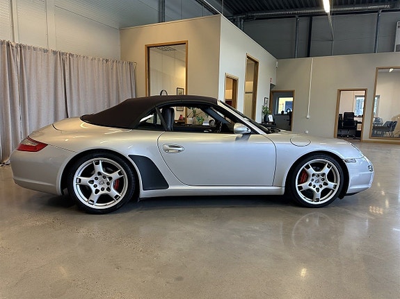 Porsche 911 Carrera 2 of 5