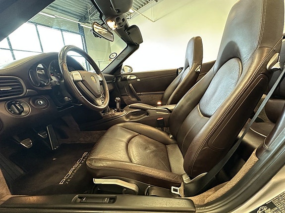 Porsche 911 Carrera 15 of 22