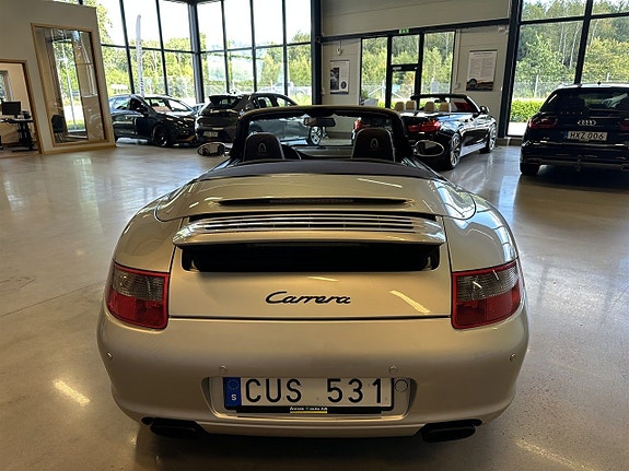 Porsche 911 Carrera 10 of 22