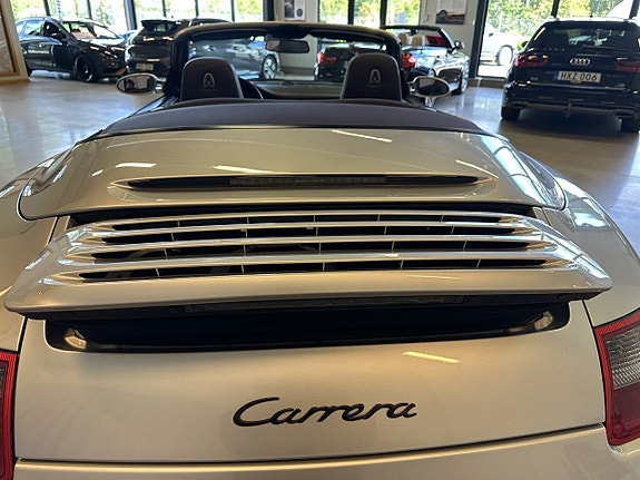 Porsche 911 Carrera 13 of 22