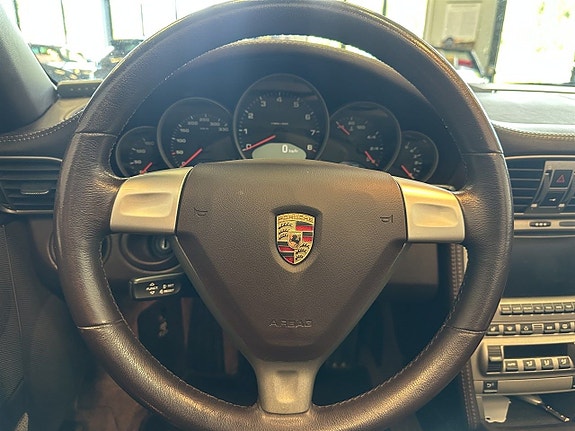 Porsche 911 Carrera 18 of 22