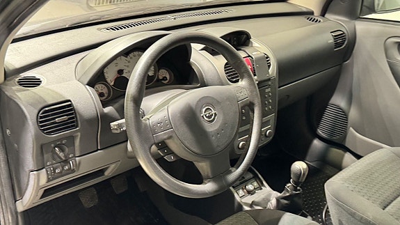 Opel Corsa 9 of 17