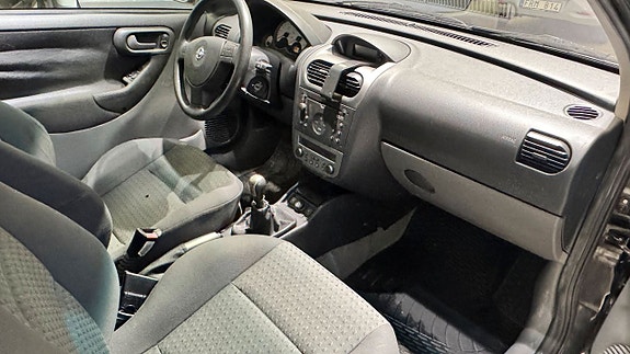 Opel Corsa 15 of 17