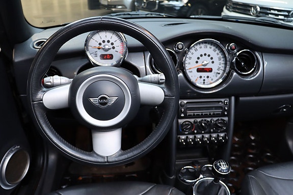 MINI Cooper 17 of 18