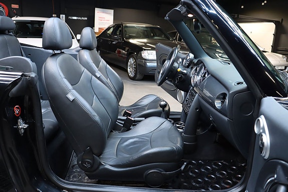 MINI Cooper 13 of 18