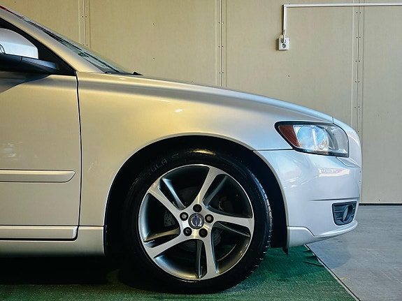 Volvo V50 4 of 21