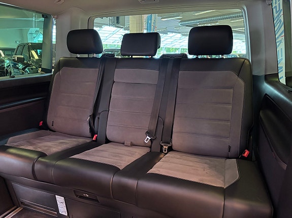 Volkswagen Multivan 12 of 26