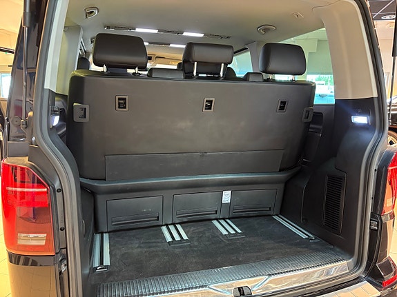 Volkswagen Multivan 23 of 26