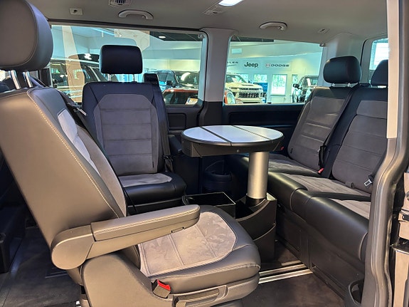 Volkswagen Multivan 14 of 26