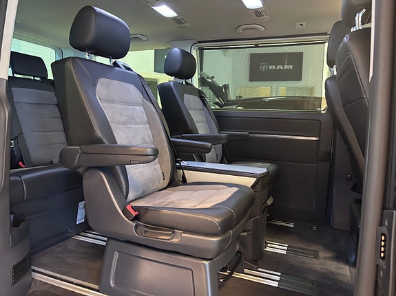 Volkswagen Multivan 10 of 26