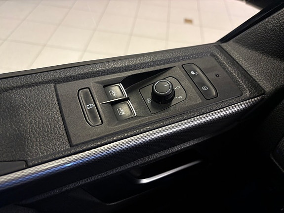 Volkswagen Multivan 25 of 26