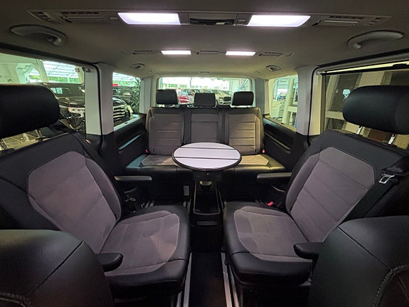Volkswagen Multivan 15 of 26