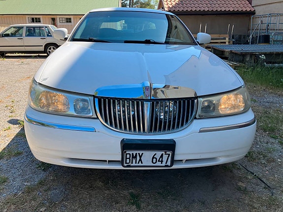 Lincoln Town Car 6 of 7