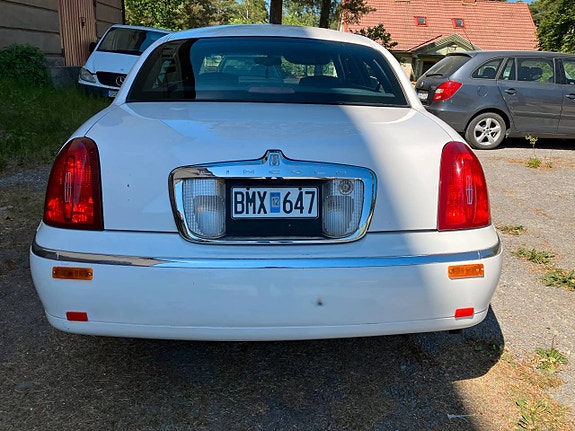 Lincoln Town Car 7 of 7