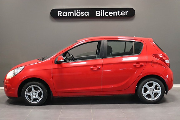 Hyundai i20 2 of 5