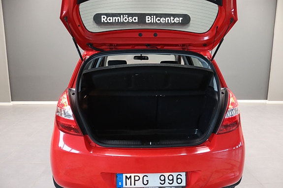 Hyundai i20 10 of 19