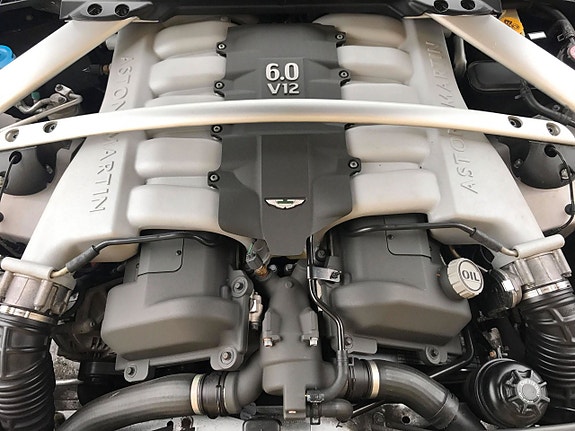 Aston Martin Rapide 18 of 24