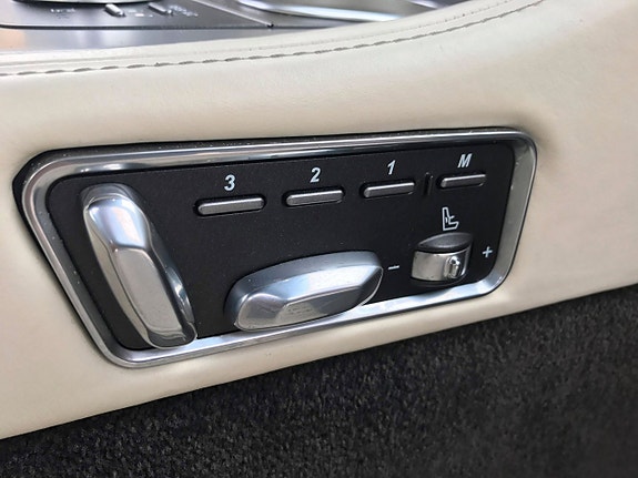 Aston Martin Rapide 21 of 24