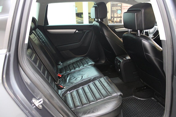 Volkswagen Passat Alltrack 9 of 11