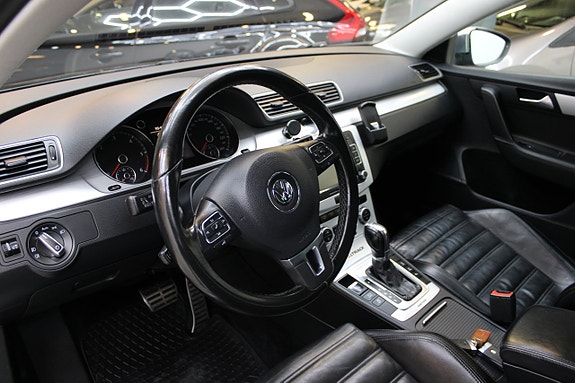 Volkswagen Passat Alltrack 10 of 11