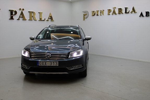 Volkswagen Passat Alltrack 2 of 5