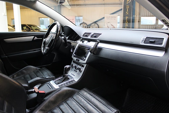 Volkswagen Passat Alltrack 8 of 11
