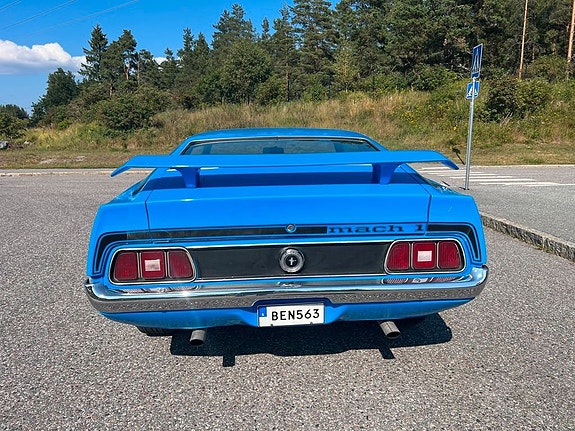 Ford Mustang 4 of 5