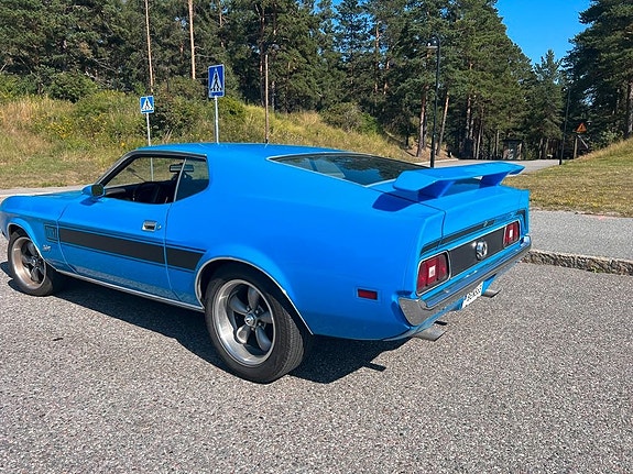 Ford Mustang 3 of 5