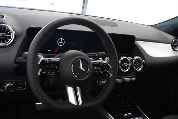 Mercedes-Benz GLA200 8 of 10