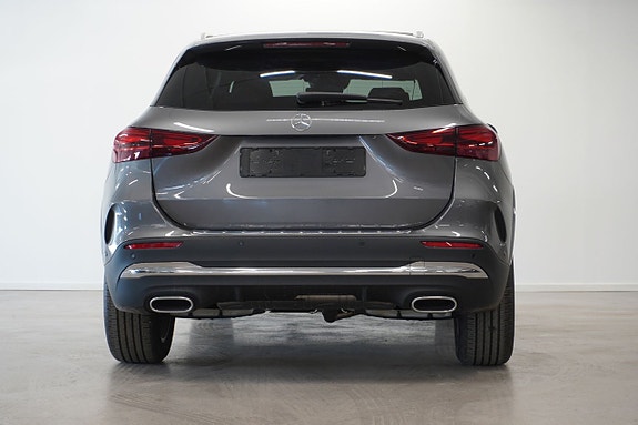 Mercedes-Benz GLA200 5 of 10