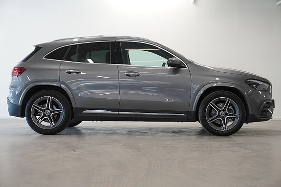 Mercedes-Benz GLA200 4 of 10