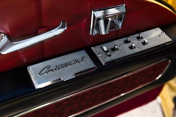 Lincoln Continental Mark III 17 of 27