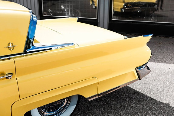 Lincoln Continental Mark III 8 of 27