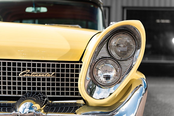 Lincoln Continental Mark III 7 of 27