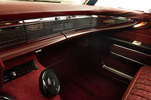 Lincoln Continental Mark III 20 of 27