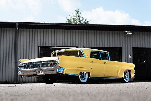 Lincoln Continental Mark III 2 of 5