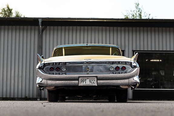 Lincoln Continental Mark III 9 of 27