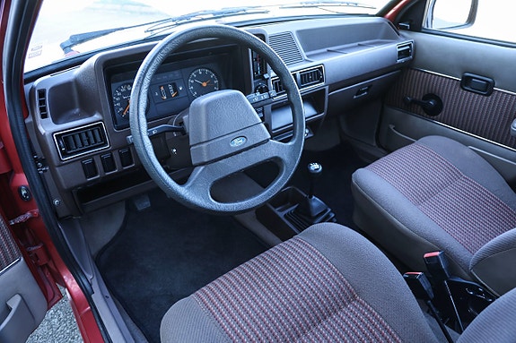 Ford Escort 10 of 15