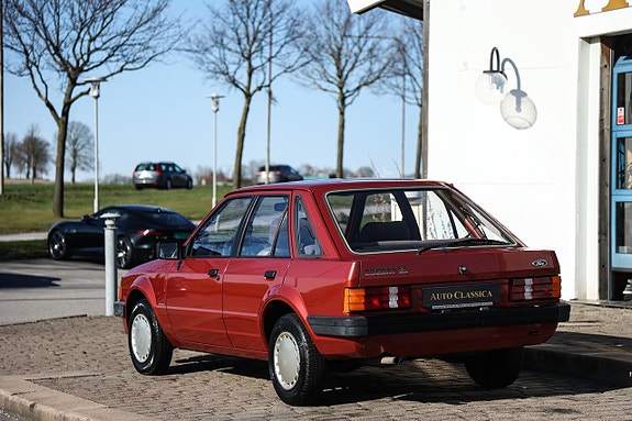 Ford Escort 5 of 5