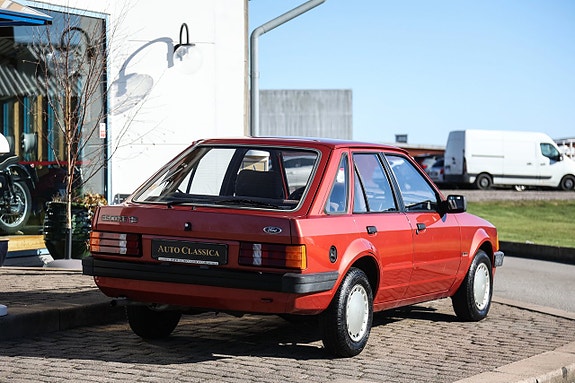 Ford Escort 7 of 15