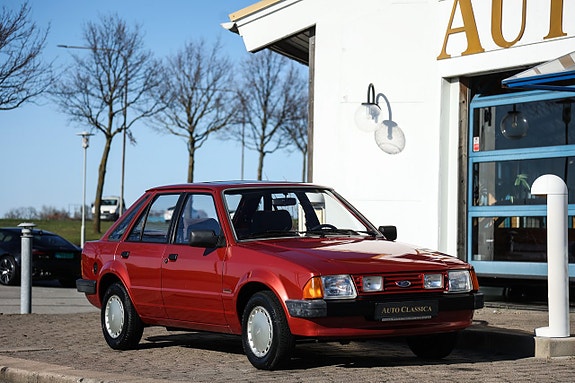 Ford Escort 2 of 5