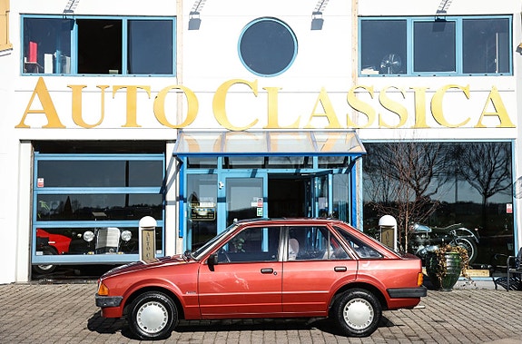 Ford Escort 8 of 15