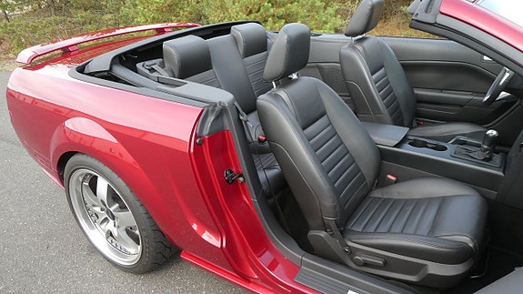 Ford Mustang 19 of 30