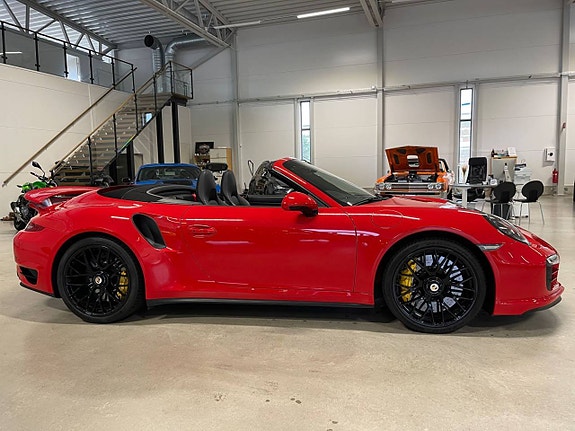 Porsche 911 Turbo 4 of 5