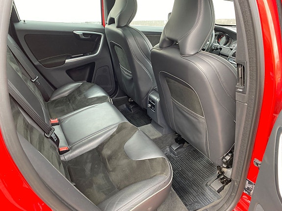 Volvo XC60 16 of 28
